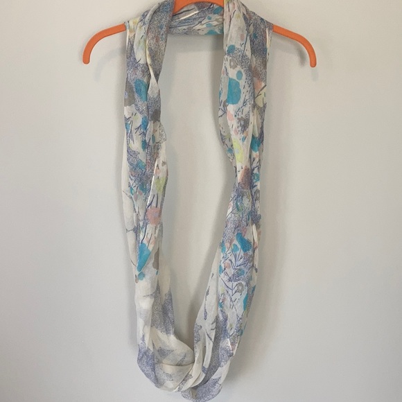 Lightweight chiffon infinity scarf - Picture 4 of 4